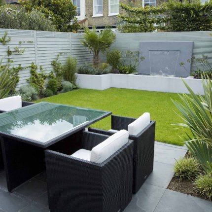Garden designers Richmond Surrey small city family garden design ideas by The Garden Builder, formal front garden is an elegant combination of traditional.
