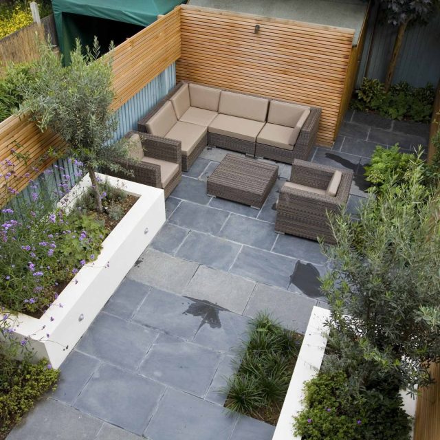 Small Contemporary designed garden consultants Putney with rendered raised beds, slate and basalt paving, timber screening in horizontal slatted design London.