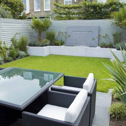 Garden designers Richmond Surrey small city family garden design ideas by The Garden Builder, formal front garden is an elegant combination of traditional.