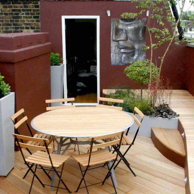 Stylish seating roof garden terrace in Pimlico Victoria SW1 London designs includes striking use of colour Minimal yet clever planting, use of colour, seating.