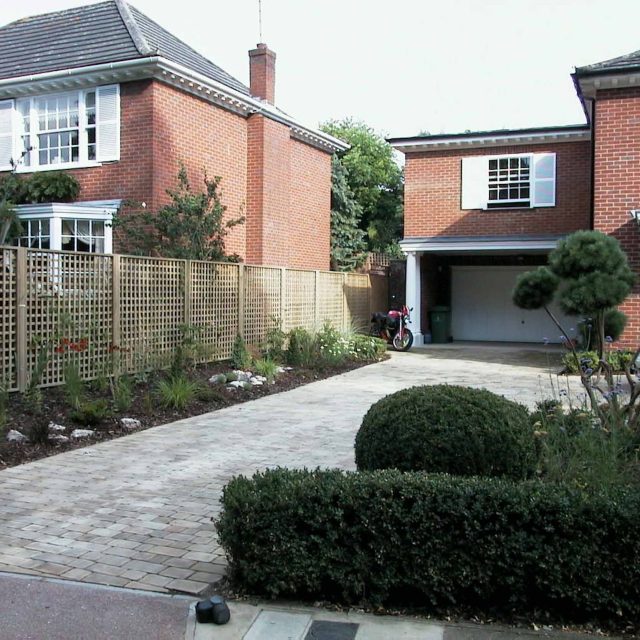 Semi-circular driveway constructed using york setts, with landscaping creating a beautiful driveway, elegant, landscapers, specialist contracting company.