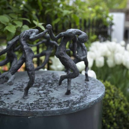 Contemporary yet elegant garden design in Notting Hill, with good entertaining space, slate water feature and sculpture, beautiful communal garden landscaper.