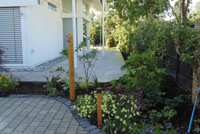 Blackheath Design, Hauf House, living green wall, dark granite edge detail, solid Oak automated gates a specialist garden contractors landscaping company.