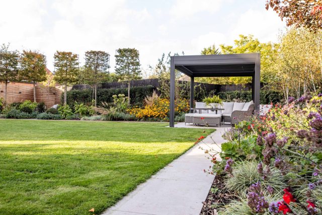 This garden landscape is another fine instalment to The Garden Builders portfolio of landscape gardens that has seen us revered as the most reliable and sought.