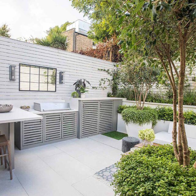 Garden Design, Clapham South London this small garden idea brings together a contemporary feel that is embedded in a wash of vibrant colour.