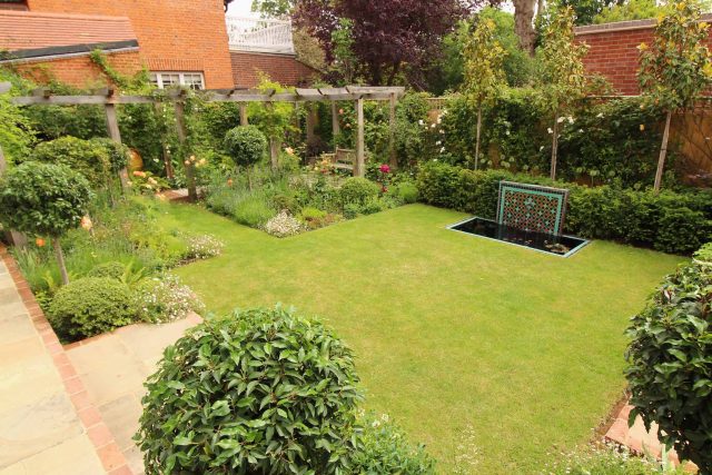 The Garden Builders and Lynne Marcus have teamed up once again to bring to life this incredible garden design in the heart of London. Designed by Lynne Marcus.