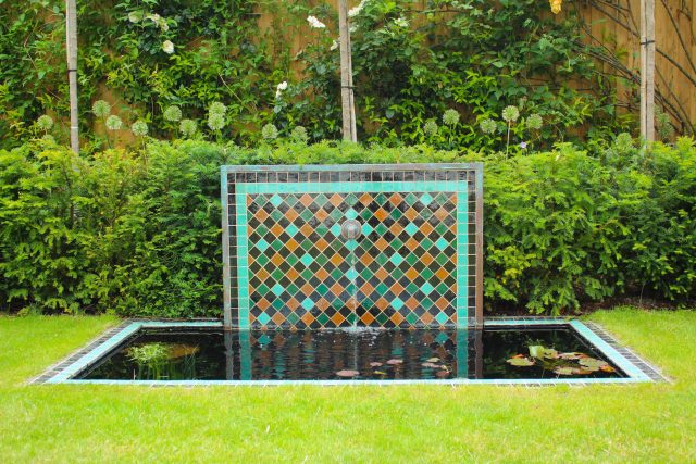 The Garden Builders and Lynne Marcus have teamed up once again to bring to life this incredible garden design in the heart of London. Designed by Lynne Marcus.