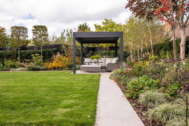 This garden landscape is another fine instalment to The Garden Builders portfolio of landscape gardens that has seen us revered as the most reliable and sought.