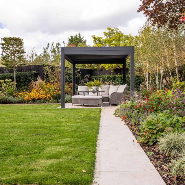 This garden landscape is another fine instalment to The Garden Builders portfolio of landscape gardens that has seen us revered as the most reliable and sought.