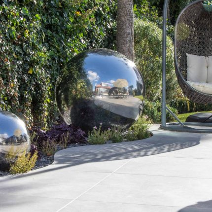 This lovely, large family garden in North London was designed by the garden landscaper, The Garden Builders. It offers free flowing curves and spiral shapes.