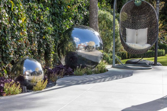 This lovely, large family garden in North London was designed by the garden landscaper, The Garden Builders. It offers free flowing curves and spiral shapes.