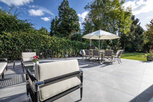 This lovely, large family garden in North London was designed by the garden landscaper, The Garden Builders. It offers free flowing curves and spiral shapes.