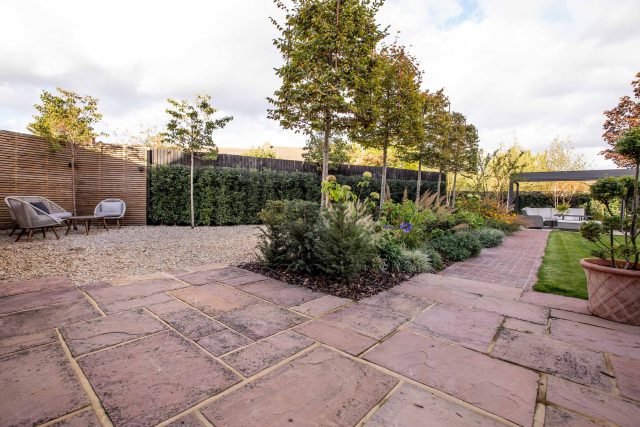 This garden landscape is another fine instalment to The Garden Builders portfolio of landscape gardens that has seen us revered as the most reliable and sought.