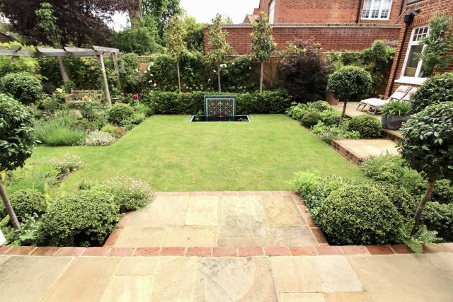 The Garden Builders and Lynne Marcus have teamed up once again to bring to life this incredible garden design in the heart of London. Designed by Lynne Marcus.
