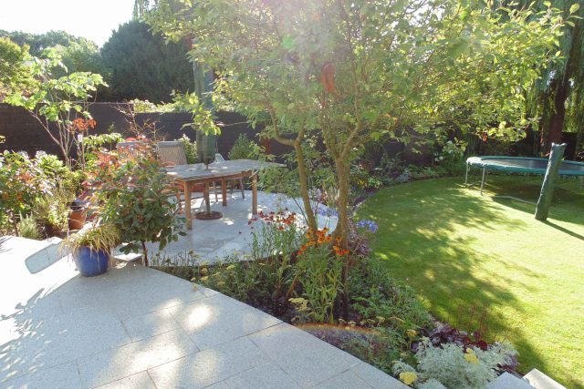 Blackheath Design, Hauf House, living green wall, dark granite edge detail, solid Oak automated gates a specialist garden contractors landscaping company.