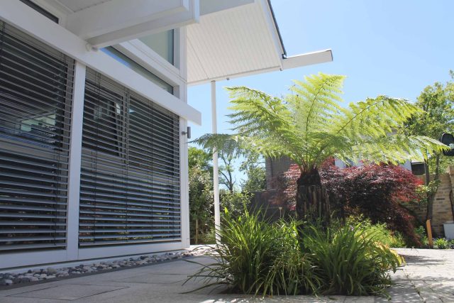 Blackheath Design, Hauf House, living green wall, dark granite edge detail, solid Oak automated gates a specialist garden contractors landscaping company.