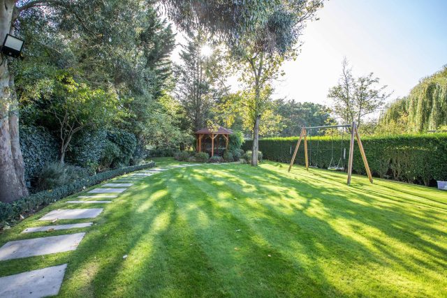 This lovely, large family garden in North London was designed by the garden landscaper, The Garden Builders. It offers free flowing curves and spiral shapes.