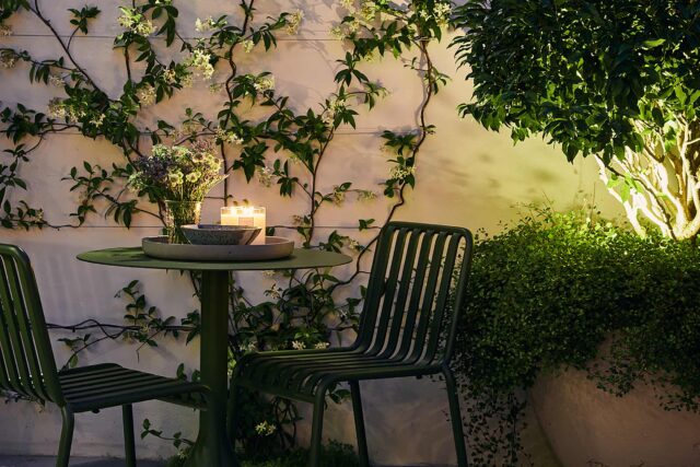 Walton On Thames garden designer kitchen dining, a modern, intimate design for comfort, privacy and outdoor living.