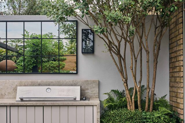 Walton On Thames garden designer kitchen dining, a modern, intimate design for comfort, privacy and outdoor living.