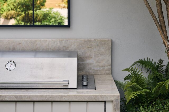 Walton On Thames garden designer kitchen dining, a modern, intimate design for comfort, privacy and outdoor living.