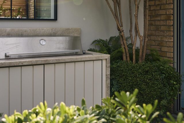 Walton On Thames garden designer kitchen dining, a modern, intimate design for comfort, privacy and outdoor living.