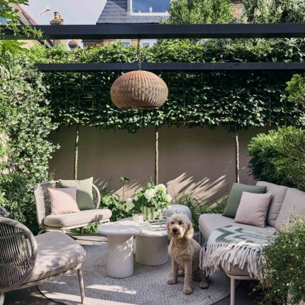 Walton On Thames garden designer kitchen dining, a modern, intimate design for comfort, privacy and outdoor living.