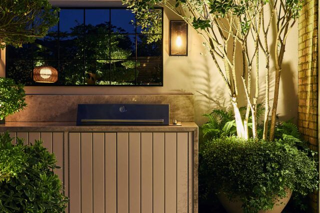 Walton On Thames garden designer kitchen dining, a modern, intimate design for comfort, privacy and outdoor living.