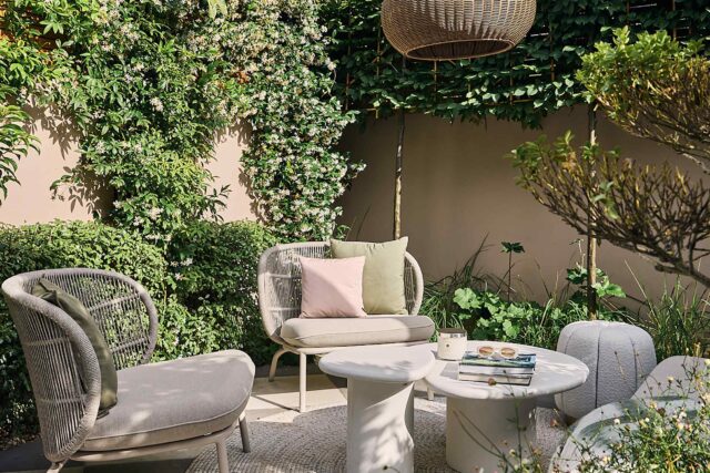 Walton On Thames garden designer kitchen dining, a modern, intimate design for comfort, privacy and outdoor living.