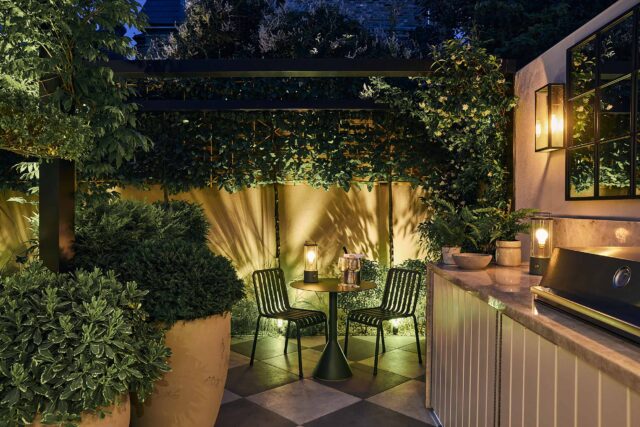 Walton On Thames garden designer kitchen dining, a modern, intimate design for comfort, privacy and outdoor living.