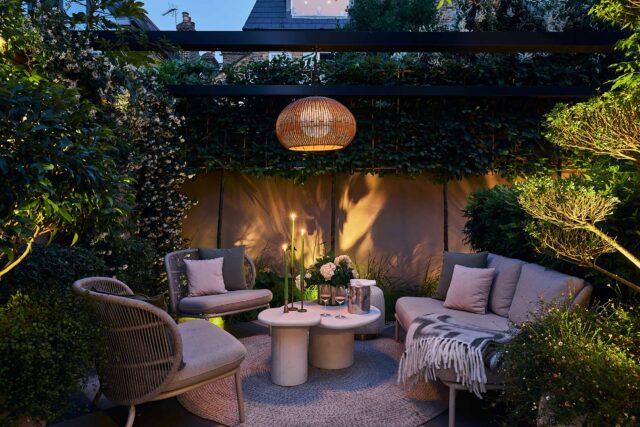 Walton On Thames garden designer kitchen dining, a modern, intimate design for comfort, privacy and outdoor living.