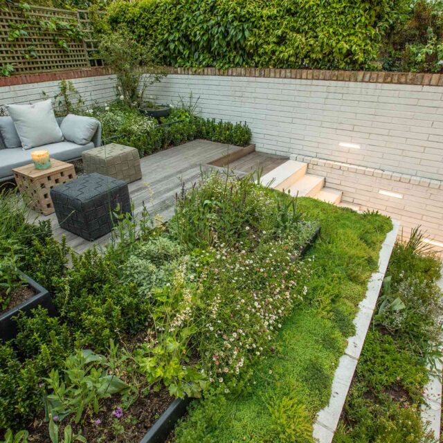 Roof garden courtyard design builders company London Islington planting roofers contractors