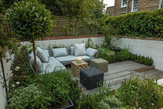 Roof garden courtyard designers building company London Islington planning roofers planting, sleek cubist-inspired, for effortless relaxation.