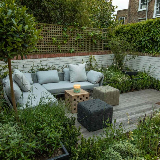 Roof garden courtyard design builders company London Islington planting roofers contractors