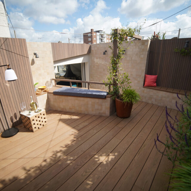 Roof garden terrace designers builders company London Notting Hill, created a cohesive transition between indoors and out.